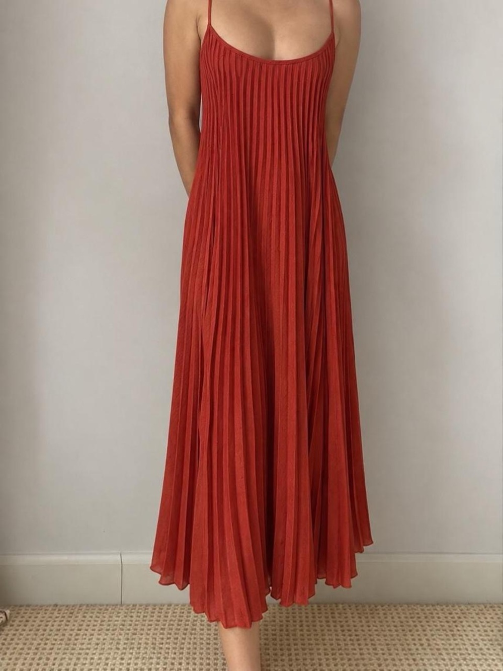 Vince Rust Red Pleated Midi Dress
- Classic Pleat Design